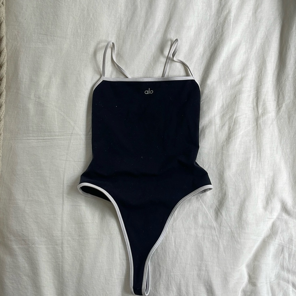 Alo Yoga Ivy League Open Back Bodysuit - B&W XS